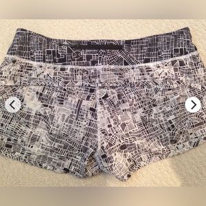 EUC Lululemon Seawheeze Speed Shorts Grid Map White/Black size 6